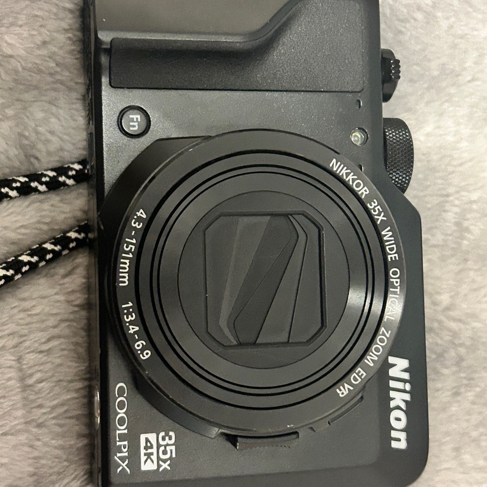 Nikon COOLPIX a1000 35x Optical Zoom Camera - Black